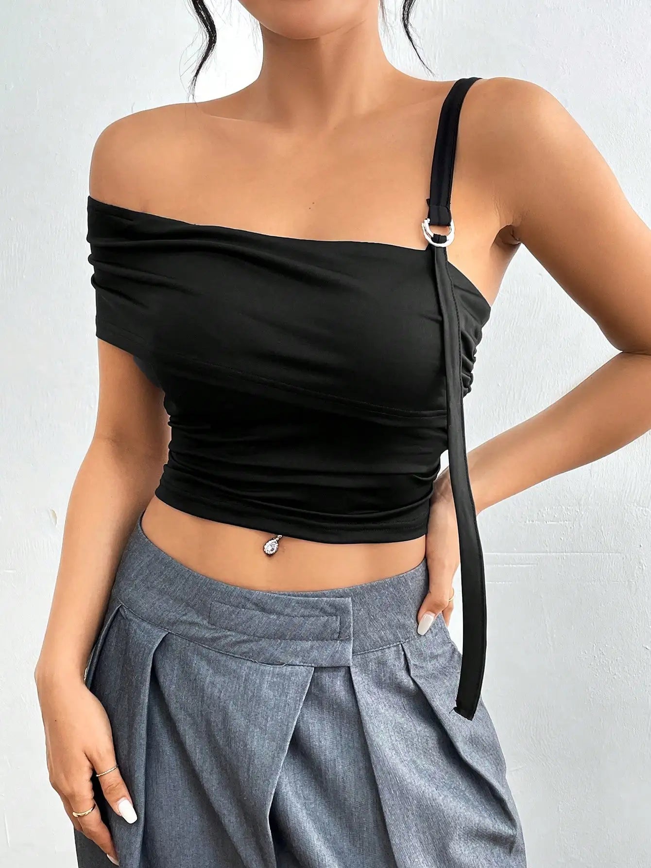 Good Quality Black Women's Crop Top T Shirt Low Price One Shoulder Strap Tank Top For Export