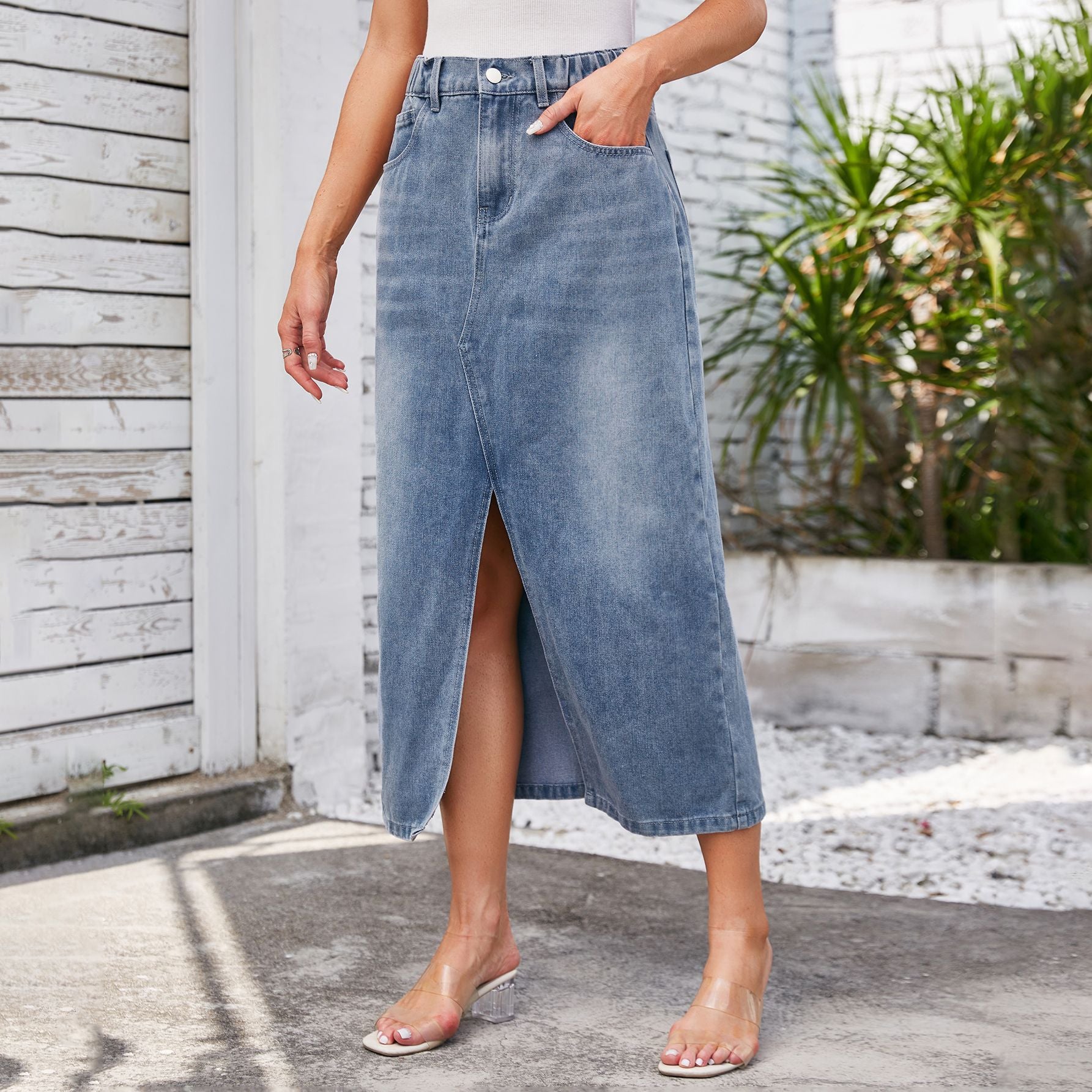 Washed elastic waist split denim mid-length skirt